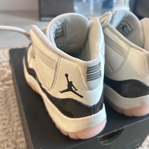 LITTLE KIDS JORDAN 11 NEAPOLITAN - Picture 3 of 5